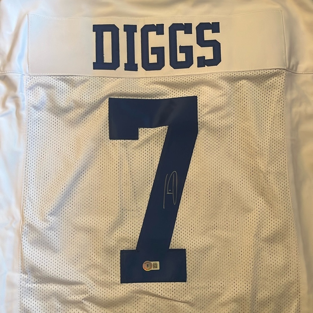 Beckett Certified Signed Quandre Diggs Jersey